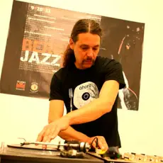 Артист DJ Olive