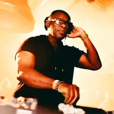 Артист Kevin Saunderson