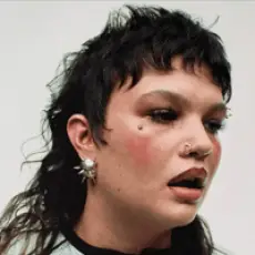 Артист Lola Young