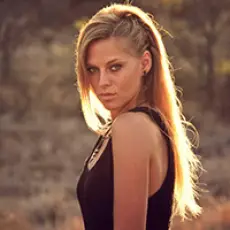 Артист Nora En Pure