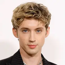 Артист Troye Sivan