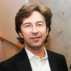 Артист Валерий Сюткин