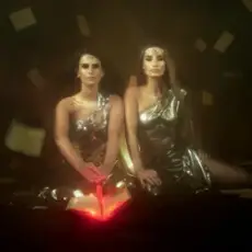 Обложка трека Vultures