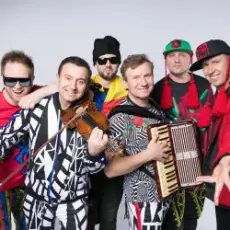 Zdob și Zdub - Sus boieri! Nu mai dormiti (Colinda) (Osoeanu)