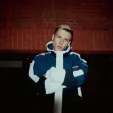 Onesay & DEWAR - Outside