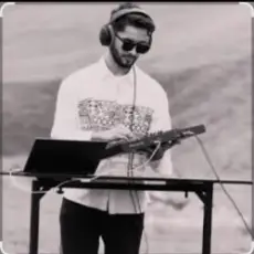 Sara Hadid & Umar Keyn - M’aimer (2025)