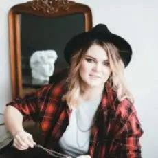 Юля Скандал - Конверсы из окна